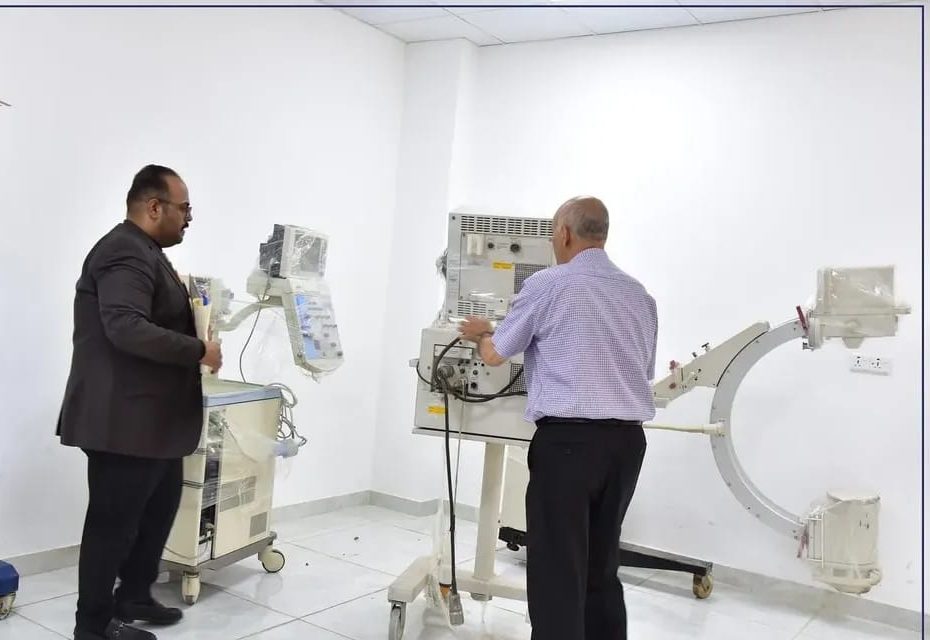 أجهزة تخدير وجهاز أشعة متنقل في مختبر جامعة الشعب